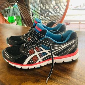 ASICS running shoes great condition